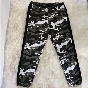 Fashion Nova army pants WITH TAGS never worn!